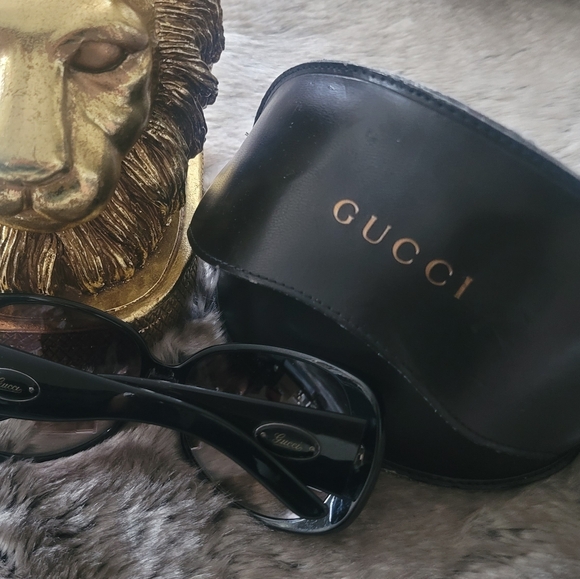 Vintage Gucci Sunglasses with case & cleaning cloth. - Picture 4 of 9
